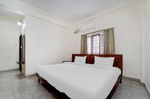 Kulanada Hotel | Collection O Pathanamthitta Near Mahatma Gandhi Statue