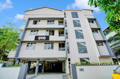 Kakkanad Hotel | Collection O Premium Crystal Residency