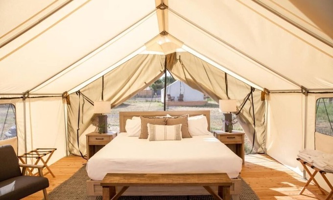 Manhattan Hotel | Collective Governors Island | Journey King Tent | Nature & NYC Combined