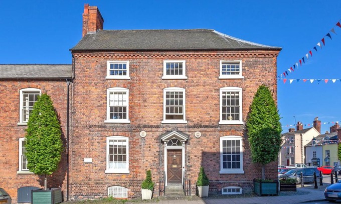 Montgomery House | Colomendy