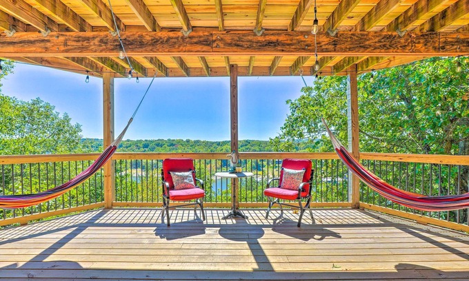 Arrow Point House | Colorful Golden Getaway w/Panoramic Views!