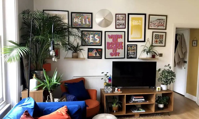 Perry Vale Apartment | Colourful, arty flat in leafy Forest Hill