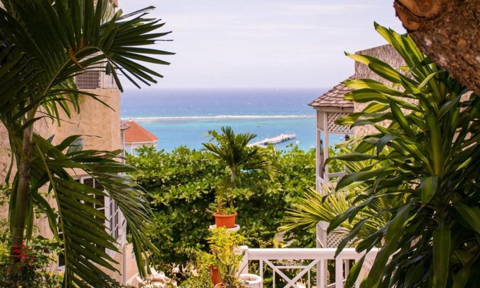 Ocho Rios Apartment | Columbus Heights Apartment