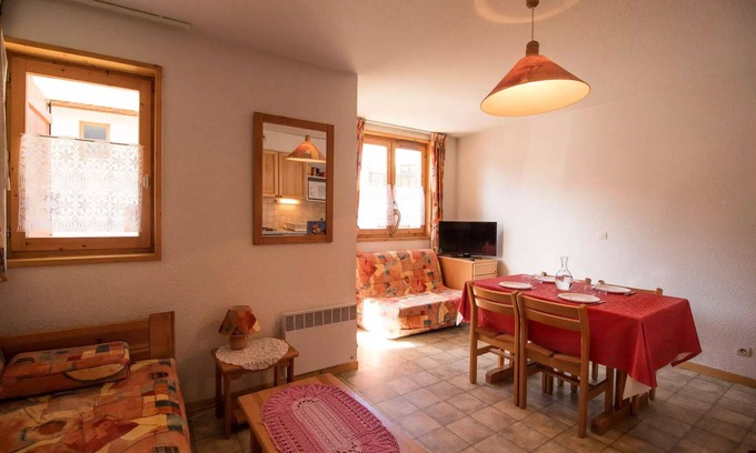 Aussois Apartment | COM213M : Wohnung in ruhiger Lage in der Nähe von kostenlosen Shuttles und dem Schwimmbad