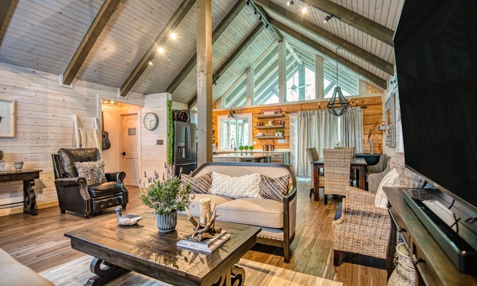 Fairview Cabin | Come Away Cabin, a Luxury Retreat