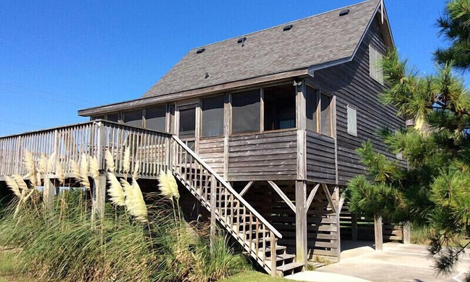 South Nags Head Cottage | Come on "Down South"! Steps to ocean, gorgeous sunset views