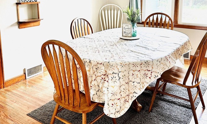 Hawley House | Come on in! Cozy retreat between Detroit Lakes and Fargo!