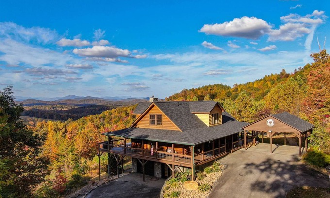 Vein Mountain House | Come To Escape - Stunning home with game room, hot tub, pet friendly!