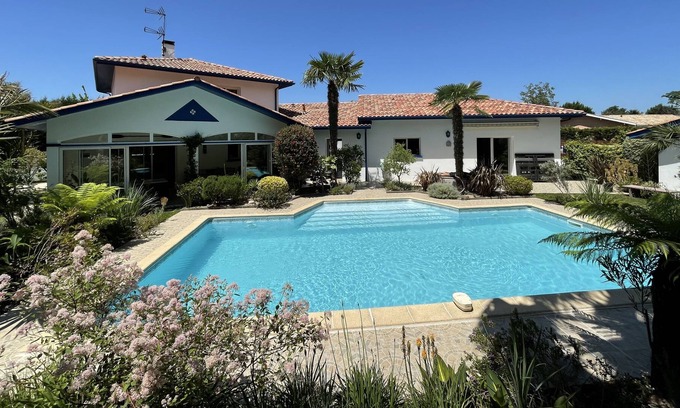 Saint-Martin-de-Seignanx House | Comfortable cottage in basque villa with large pool