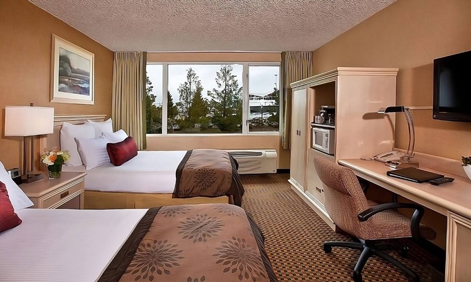 SeaTac Hotel | Comfort and Convenience! Free Parking and Airport Shuttle, Pets Allowed