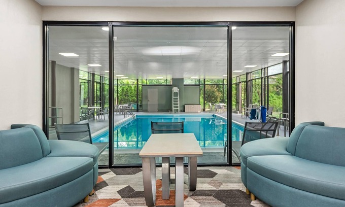 Lake Arbor Hotel | Comfort Inn Largo-Washington DC East
