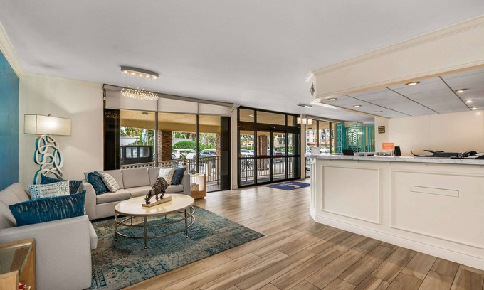 Deerfield Beach Hotel | Comfort Inn Oceanside Deerfield Beach