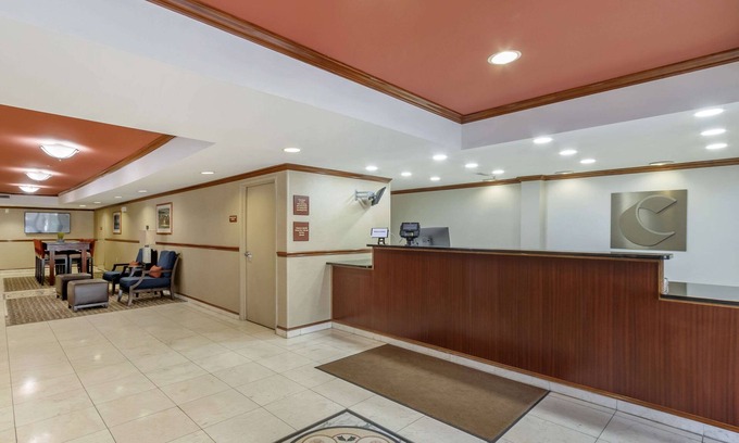 North Charleston Hotel | Comfort Inn & Suites Charleston Airport Convention Center