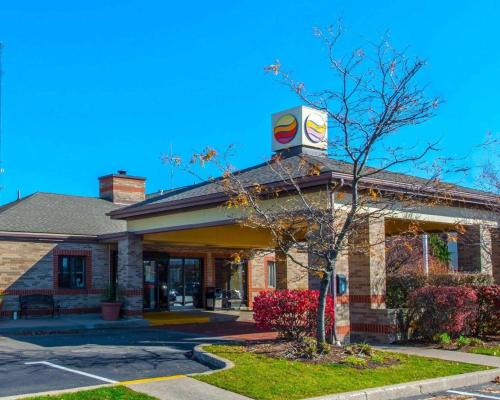 Erie Hotel | Comfort Inn & Suites Erie - Splash Harbor Indoor Waterpark