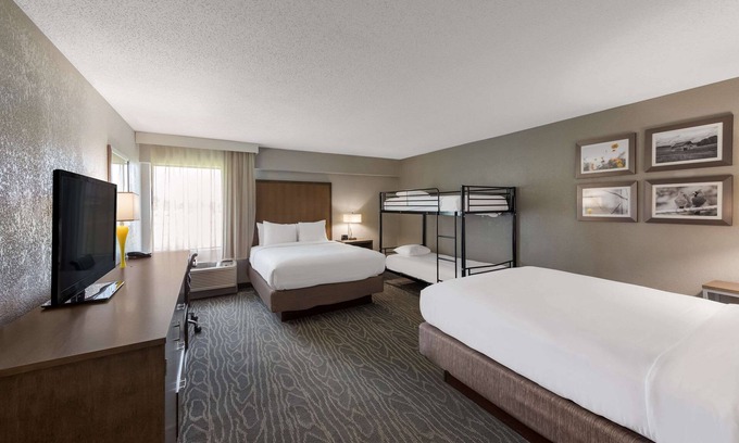 Tipp City Hotel | Comfort Inn & Suites Tipp City Dayton North I-75