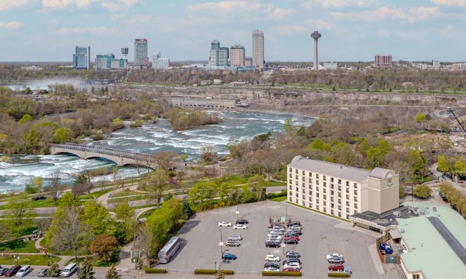 Downtown Niagara Falls Hotel | Comfort Inn The Pointe