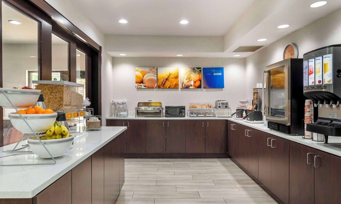 Arcadia Hotel | Comfort Suites At WestGate Mall