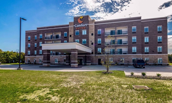 Brunswick Hotel | Comfort Suites Brunswick - Clevelend Southwest