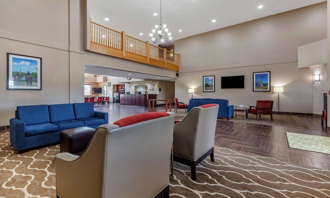 Delavan Hotel | Comfort Suites Delavan - Lake Geneva Area