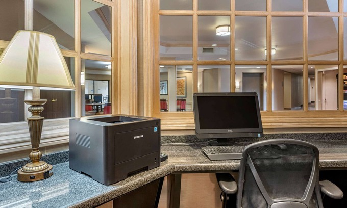 Marion Hotel | Comfort Suites Marion North