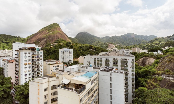 Laranjeiras Apartment | Comfort with a view of Christ
