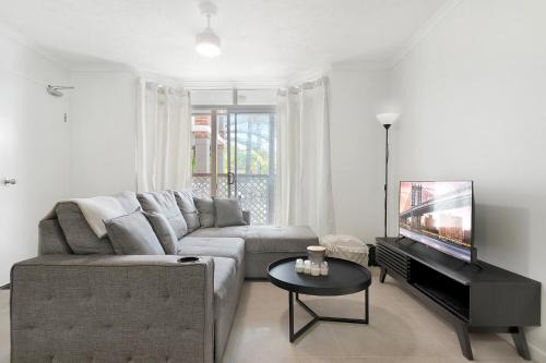 St. Lucia Apartment | Comfortable 1BR near UQ, River Walks & Pool