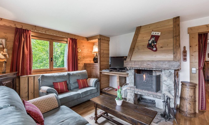 Megeve Apartment | Comfortable 2-Bedroom Apartment in Megève Rochebrune - Balcony, Garage, Wifi & Ski Locker