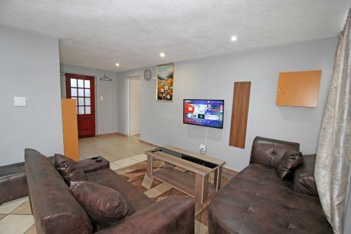 Germiston Apartment | Comfortable 2 Bedroom Flat in Germiston with WI-FI