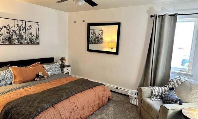 Fairbanks Apartment | Comfortable 2BR Apt Central