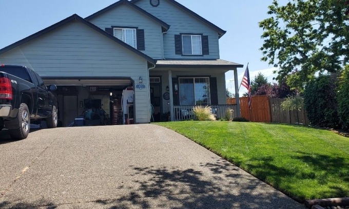 Washougal House | Comfortable 3-bedroom house in superb Washougal with WiFi, clubhouse with pool.