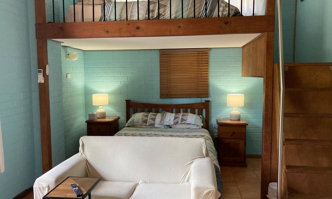 Stanwell Tops Apartment | Comfortable airconditioned apartment