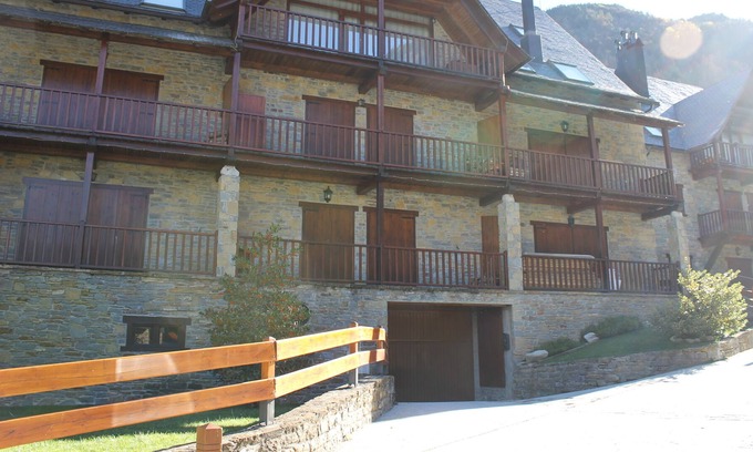 Arties Apartment | Comfortable apartment in Arties for 5 people. WIRELESS