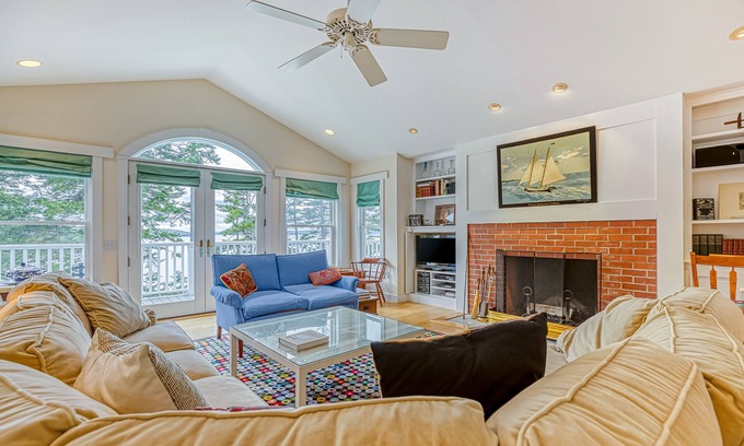Seal Cove House | Comfortable bayfront home with beautiful views, large deck & on-site tennis