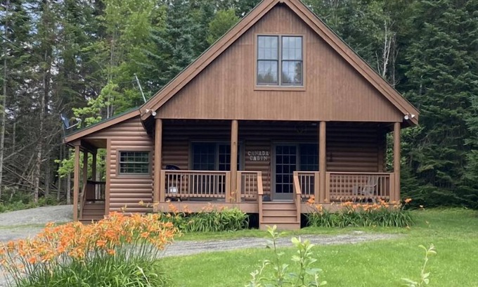 Pittsburg Cabin | Comfortable Canada Cabin - DIRECT ATV AND SNOWMOBILE TRAIL ACCESS!