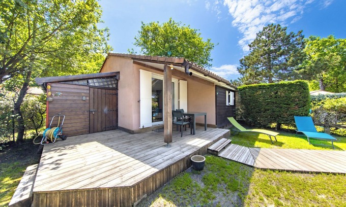 Hourtin Port House | Comfortable Chalet Near the Beach and Marina – Garden, Parking, Leisure Facilities