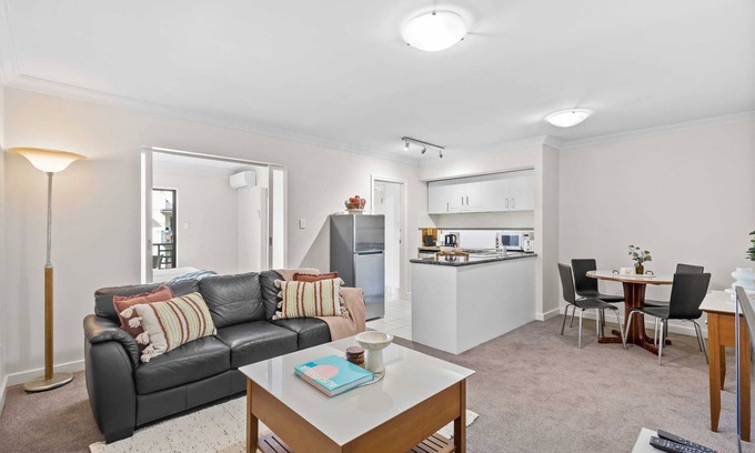West Perth Apartment | Comfortable City Apartment by Kings Park | Free Parking