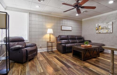 Statesboro House | Comfortable Cottage on the Blue Mile - Close to GSU!