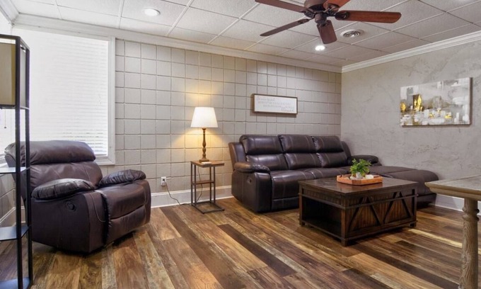 Statesboro House | Comfortable Cottage on the Blue Mile - Close to GSU!