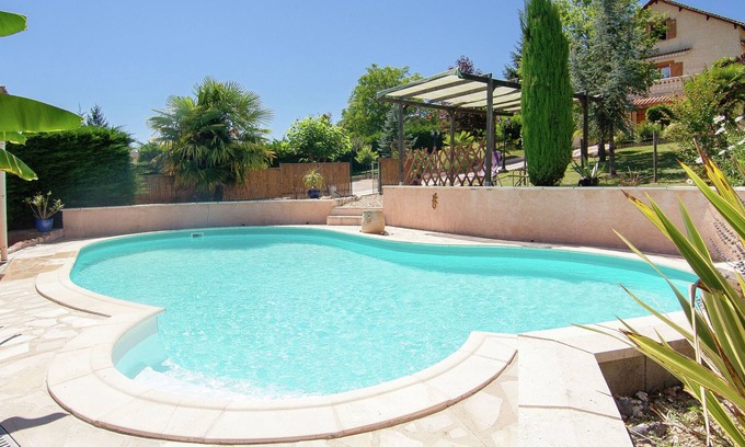 Manzac-sur-Vern House | Comfortable holiday home with private swimming pool, plenty of space and privacy