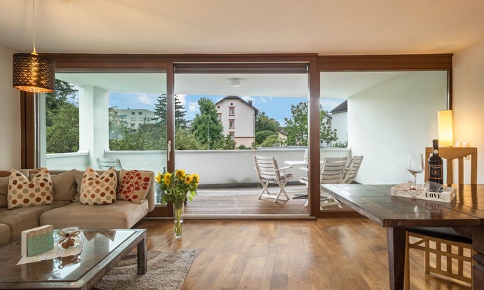Bregenz Apartment | Comfortable Holiday Apartment "Felix" with Balcony, Wi-Fi & TV
