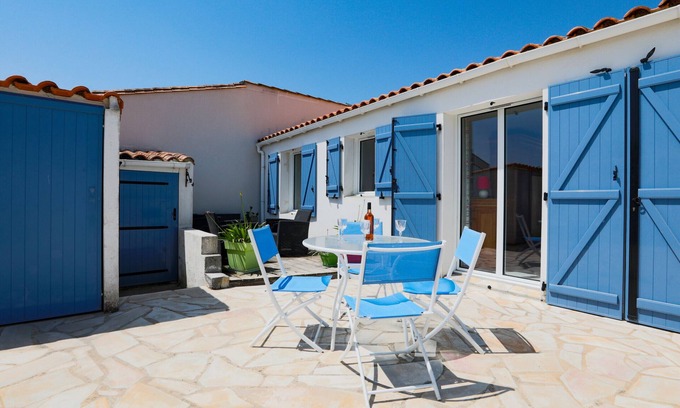 La Flotte Ski Chalet | Comfortable house for 10 close to the village