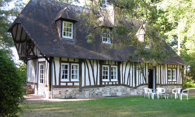 Conde-sur-Risle Cottage | Comfortable Normandy Cottage with 120 acre forest
