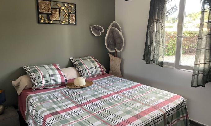 Narbonne Bed & Breakfast | Comfortable room for rent in a quiet, well-maintained villa,