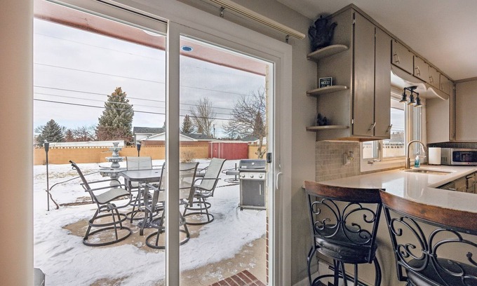 Cheyenne House | Comfortable & Spacious 3br Home In Cheyenne 3 Bedroom Home