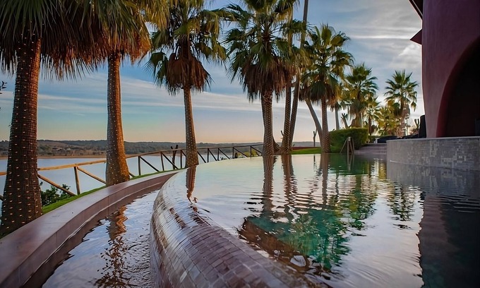 Ponte de Sor House | Comfortable Stay! Lake View, Outdoor Swimming Pool, Complimentary Parking!