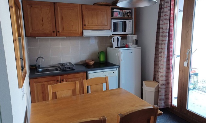 Albiez-le-Vieux Apartment | Comfortable studio 300m from slopes with terrace and parking