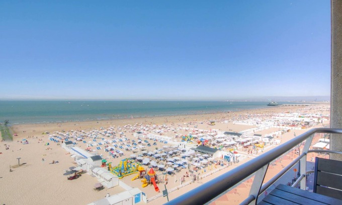 Blankenberge Apartment | Comfortable Studio With a View Over the City