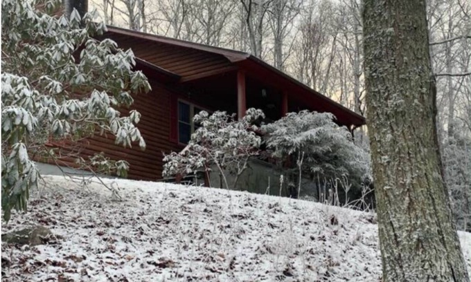 Banner Elk House | Comfortable Winter Retreat with Fireplace ~ Pet-Friendly ~ Arcade Games