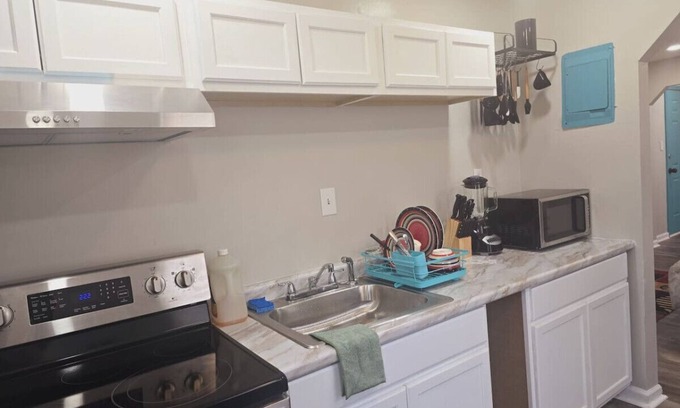 Roselawn Finance Apartment | Comfy 1BR Apt. in Pleasant Ridge