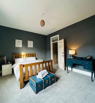 Doncaster House | Comfy 3 Bedroom Home Free Parking in Doncaster